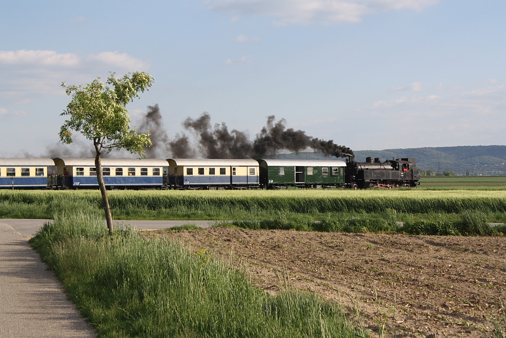 �GEG 77.28 am 04.Mai 2014 mit dem SEZ 14391 nach Wien Praterstern kurz nach R�ckersdorf-Harmannsdorf.