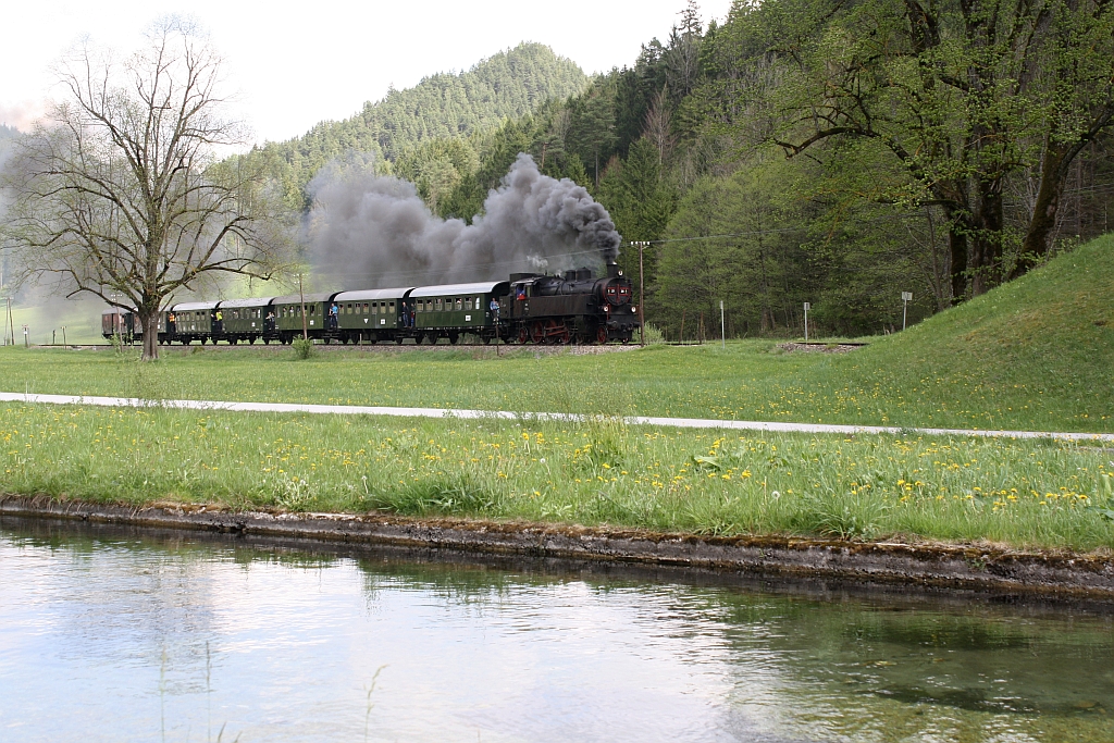 GEG 77.28 am 27.April 2014 mit dem SR 14449 nach St.Aegyd am Neuwalde bei Mhlhof.