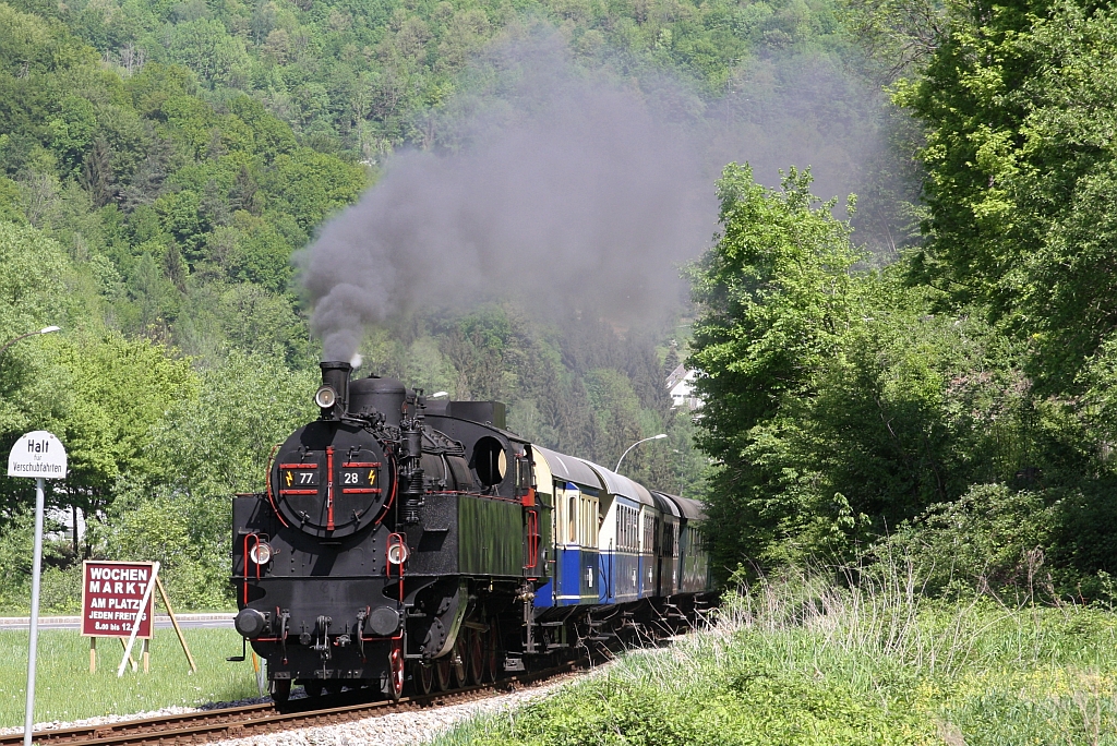 ÖGEG 77.28 am 29.April 2018 mit dem SR 14533 (St.Pölten - St.Aegyd am Freiwalde) kurz vor dem Bahnhof Schrammbach.