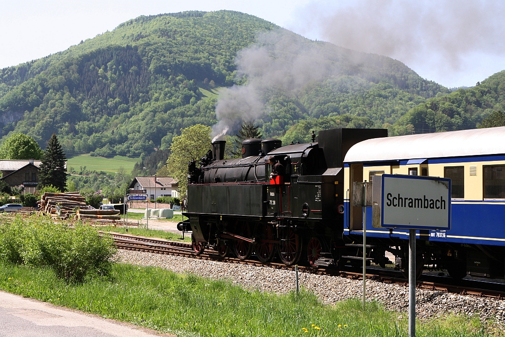 ÖGEG 77.28 am 29.April 2018 mit dem SR 14533 (St.Pölten - St.Aegyd am Freiwalde) im Bahnhof Schrammbach.