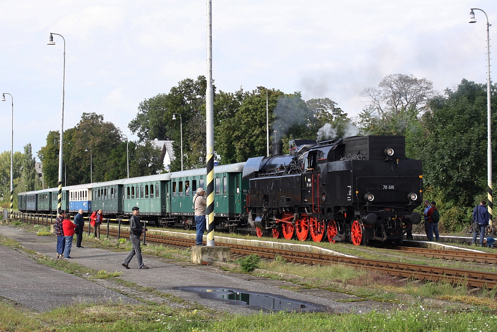 ÖGEG 78.618 am 27.September 2014 mit dem Sonderzug nach Breclav im Bf. Mikulov na Morave.