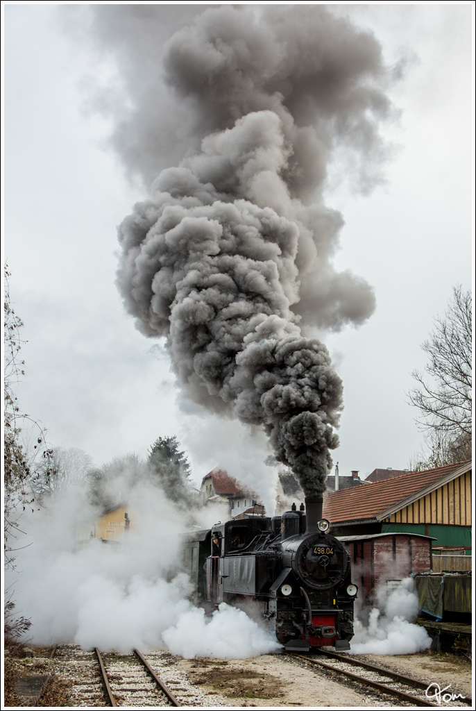 ÖGEG Dampflok 498.04 bei der Ausfahrt aus Steyr mit einem Adventzug nach Grünburg.
4.12.2016
