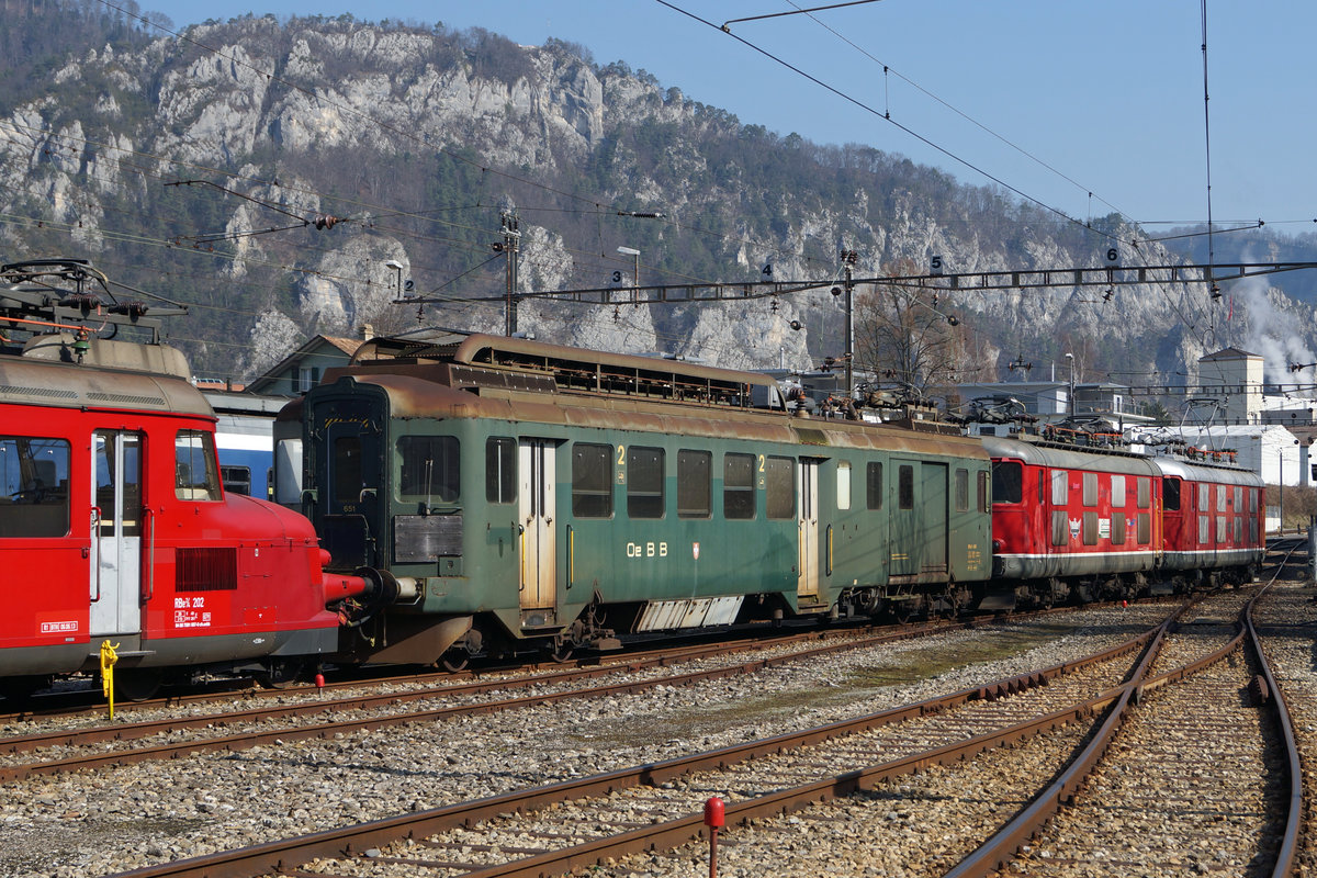 Oensingen-Balsthal-Bahn/OeBB.
Sehr seltene Rangierfahrt in Balsthal im Juli 2011 mit Re 4/4 l 10016 + Re 4/4 l 10009 + BDe 4/4 651 + RBe 2/4 202.
Foto: Walter Ruetsch