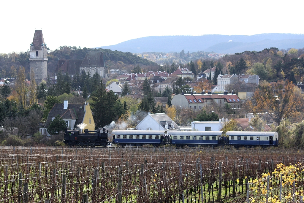 �SEK 30.33 am 10.November 2013 als Nebenfahrt Waldm�hle-Liesing mit dem SR 19095 zwischen Rodaun und Pechtoldsdorf.
