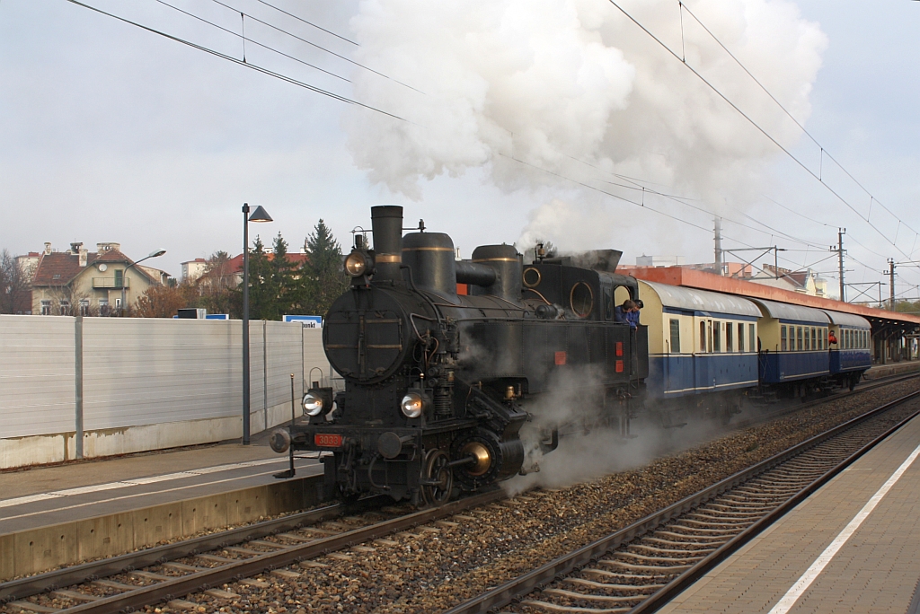 �SEK 30.33 f�hrt am 10.November 2013 mit dem SR 17992 aus der Hst. Atzgersdorf-Mauer aus.
