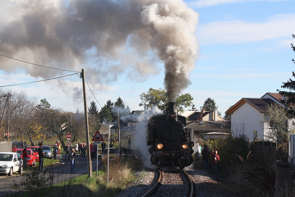 SEK 30.33 fhrt am 10.November 2013 als Nebenfahrt Liesing-Waldmhle mit dem SR 19095 aus dem Bf. Perchtoldsdorf.

