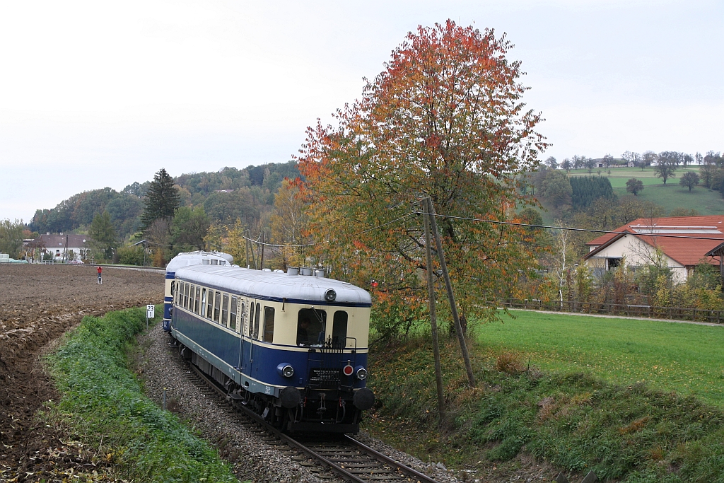 ÖSEK 5042.14 als letztes Fahrzeug des SR 16443 (Scheibbs - Wieselburg/Erlauf) am 21.Oktober 2017 nahe der Haltestelle Sölling.
