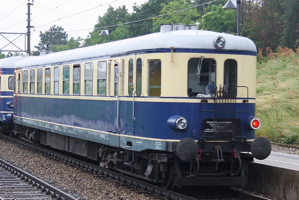 ÖSEK 5042.14 am 12.Juni 2016 bei der Durchfahrt in der Hst. Perchtoldsdorf.