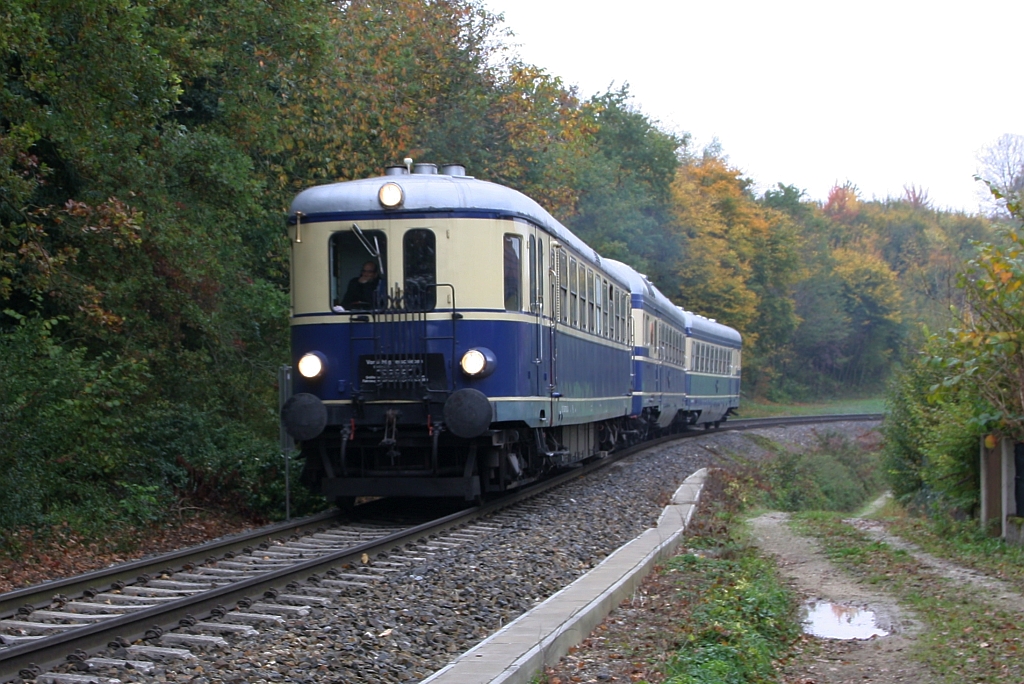 ÖSEK 5042.14 mit 5145.11 und 6645.02 als SR 16438 (Strasshof - Purgstall) am 21.Oktober 2017 nahe der Haltestelle Mühling-Plaika.