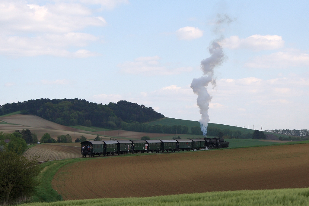 �SEK 52.100 am 04.Mai 2014 mit dem SR 14381 nach Wien Praterstern kurz nach dem Bf. Ernstbrunn.