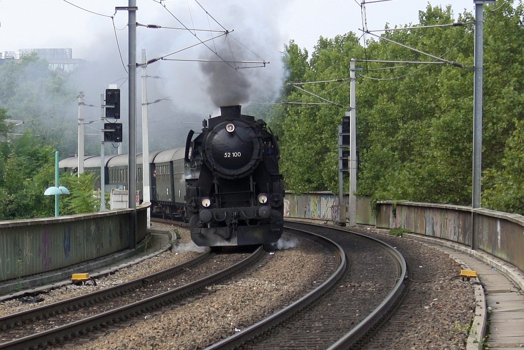ÖSEK 52.100 am 07.September 2014 bei der Hst. Handelskai.