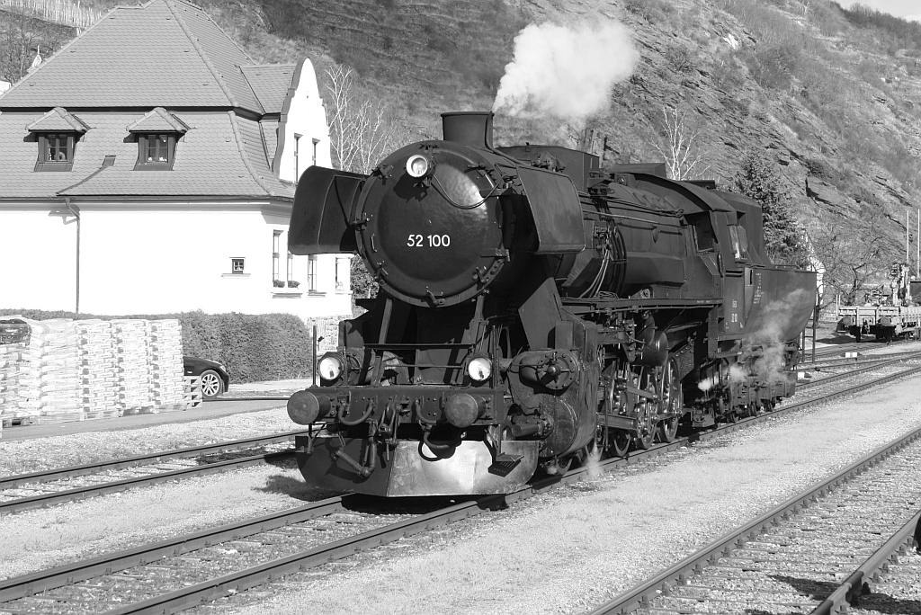 SEK 52.100 am 23.Februar 2014 im Bf. Spitz a.d. Donau. 

