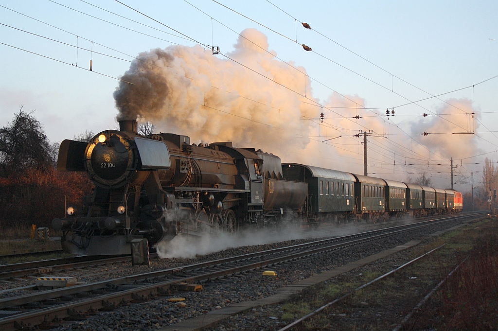 �SEK 52.100 mit dem SR 14011 von Wien Meidling nach Gutenstein am 24.Dezember 2013 kurz vor Atzgersdorf.