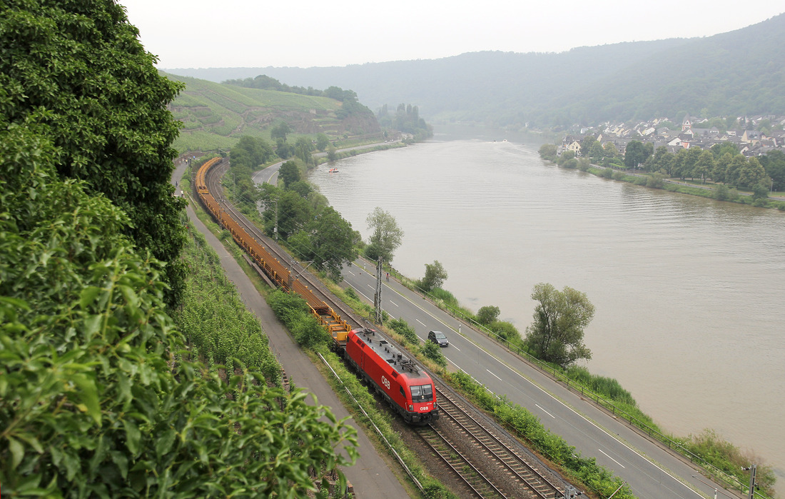 Östlich von Winningen (Mosel) entstand am 9. Juni 2018 dieses Foto von 1116 055.
