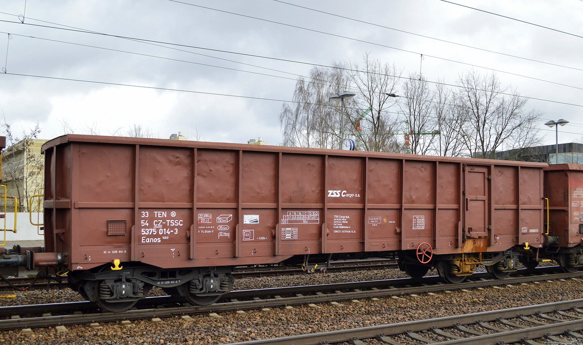 Offener Drehgestell-Güterwagen vom tschechischen Einsteller TSS Cargo a.s. mit der Nr. 33 TEN 54 CZ-TSSC 5375 014-3 Eanos 149.0 in einem Ganzzug am 19.02.20 Bf. Golm (Potsdam).  