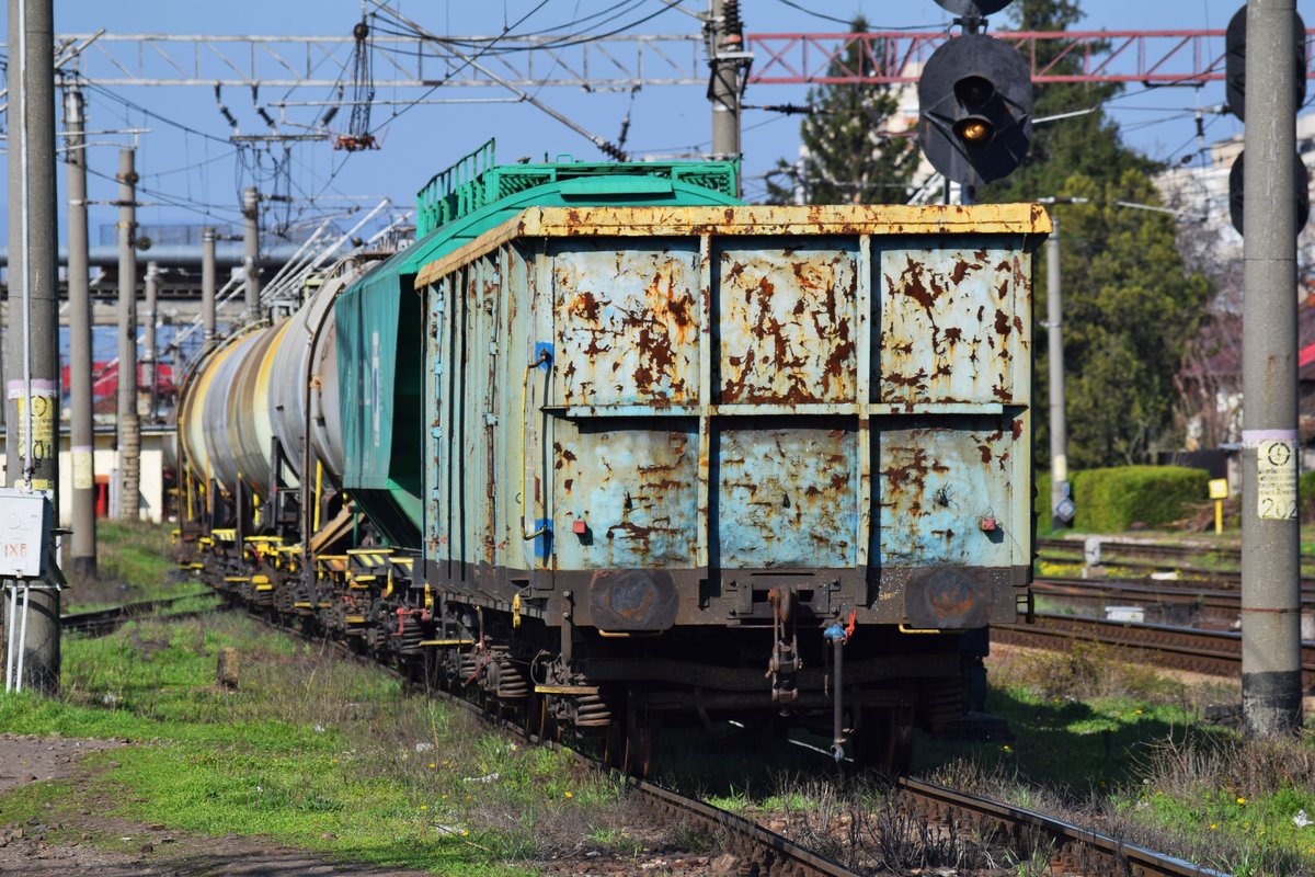 Offener Güterwagen im Bahnhof Buzau am 09.04.2018