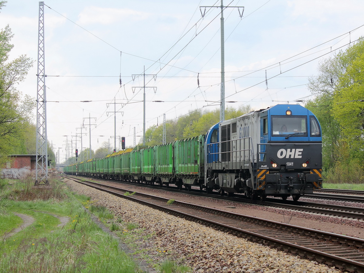 OHE 1041 bzw. 273 013-3 (MaK G 2000BB) auf dem südlichen Berliner Außenring bei Diedersdorf mit einem Güterzug am Ostermontag den 21. April 2014.