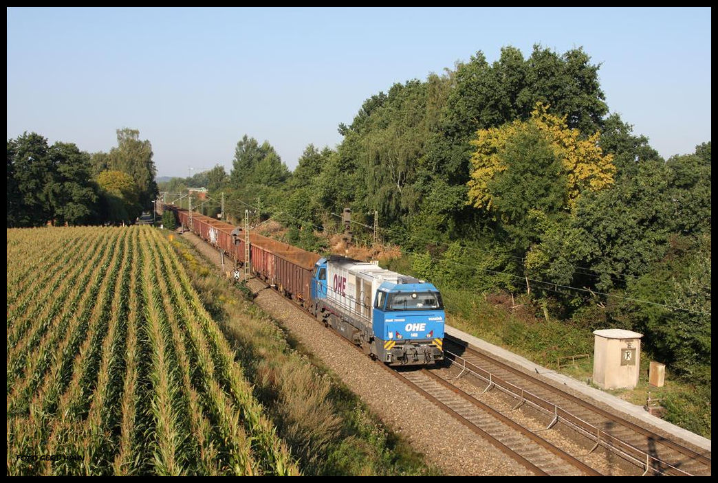 OHE 1460 ist hier am 8.9.2016 um 9.20 Uhr am Ortsrand von Hasbergen mit einem Leerzug zum Hafen in Osnabrück unterwegs, um Schrott für die Georgsmarienhütte zu holen. 