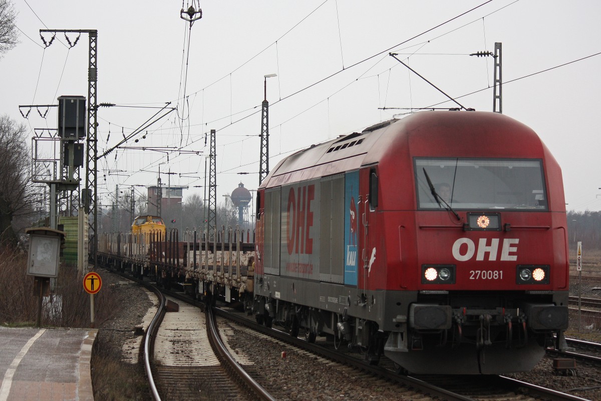 OHE 270081 am 23.3.13 mit einem leeren Stahlwagenzug in Duisburg-Bissingheim.