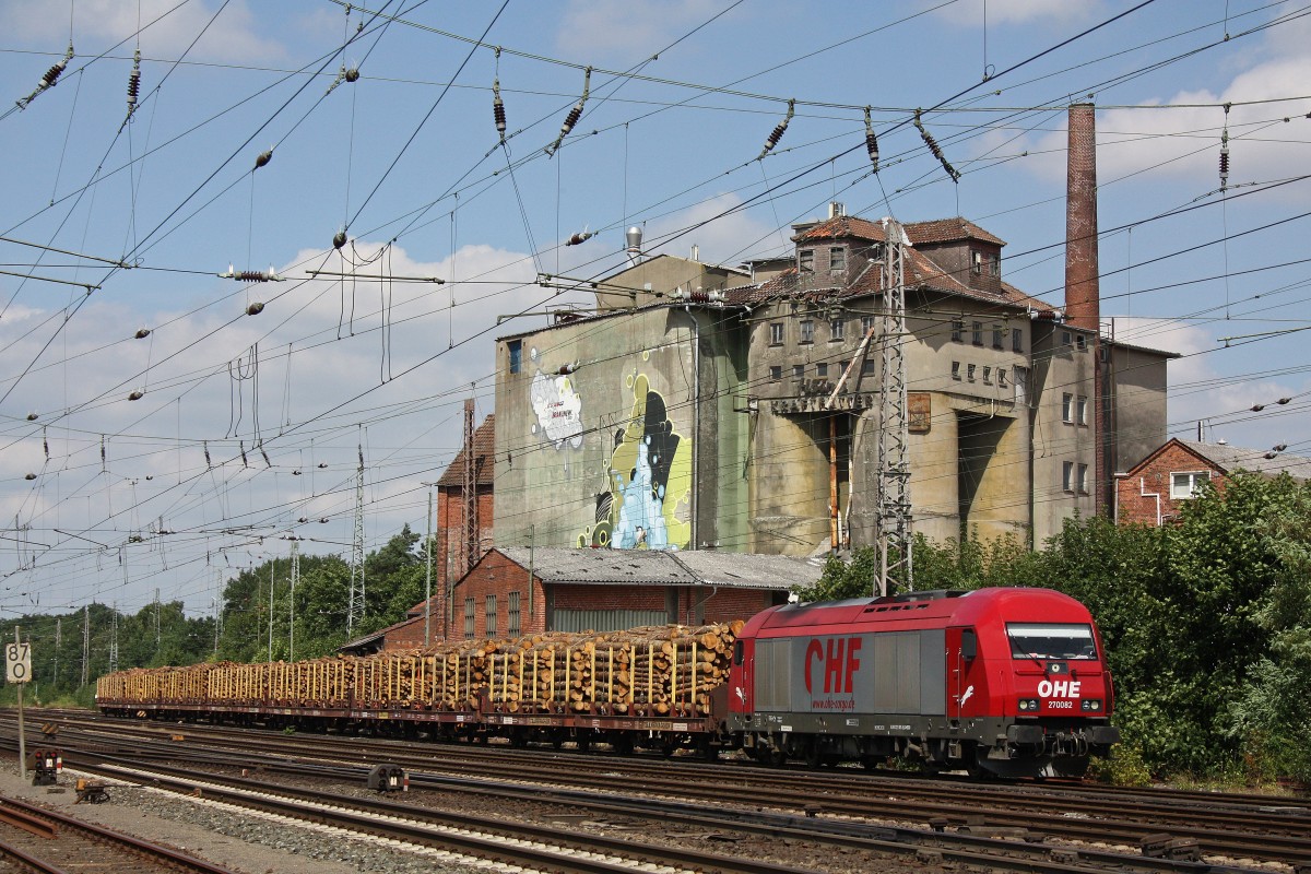 OHE 270082 am 6.8.13 mit einem Holzzug bei der Ankunft in Verden (Aller).
Die Lok holte weitere Holzwagen ab.