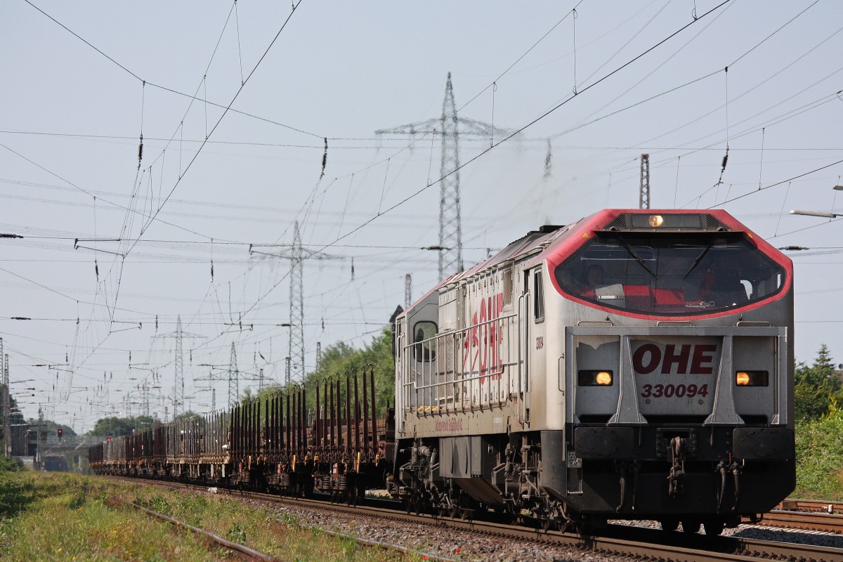 OHE 330094 (250 001) am 8.7.13 mit einem Stahlzug in Ratingen-Lintorf.