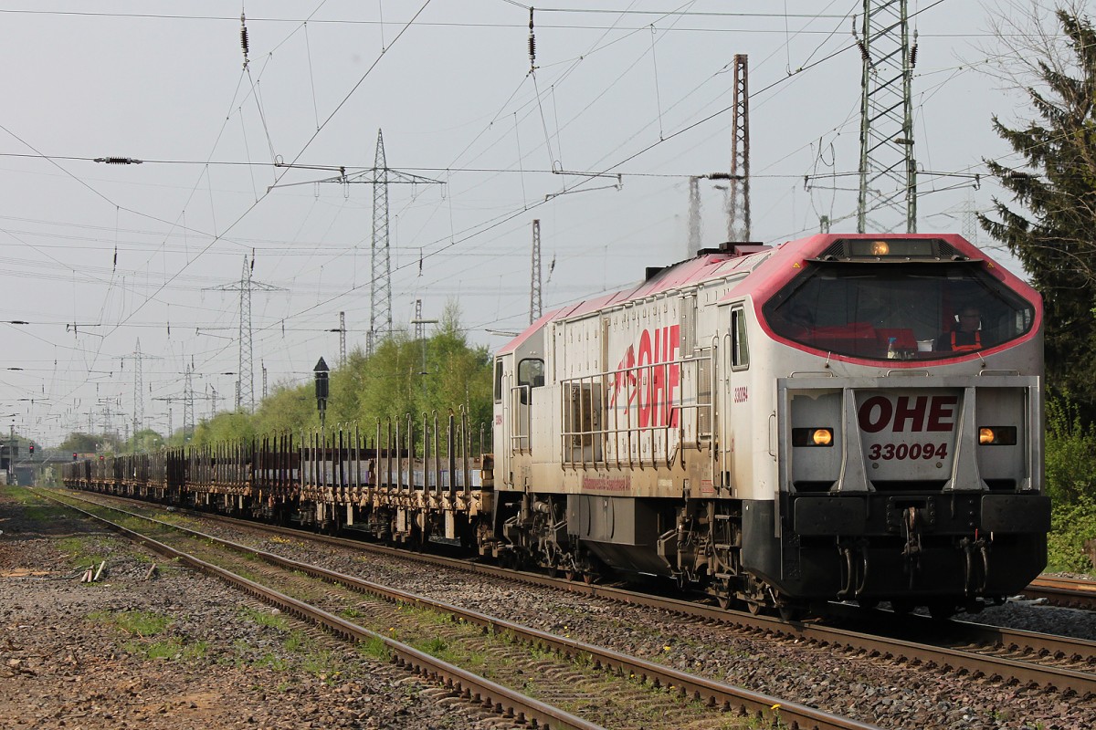 OHE 330094 fuhr am 2.5.13 mit einem Stahlzug durch Ratingen-Lintorf.
