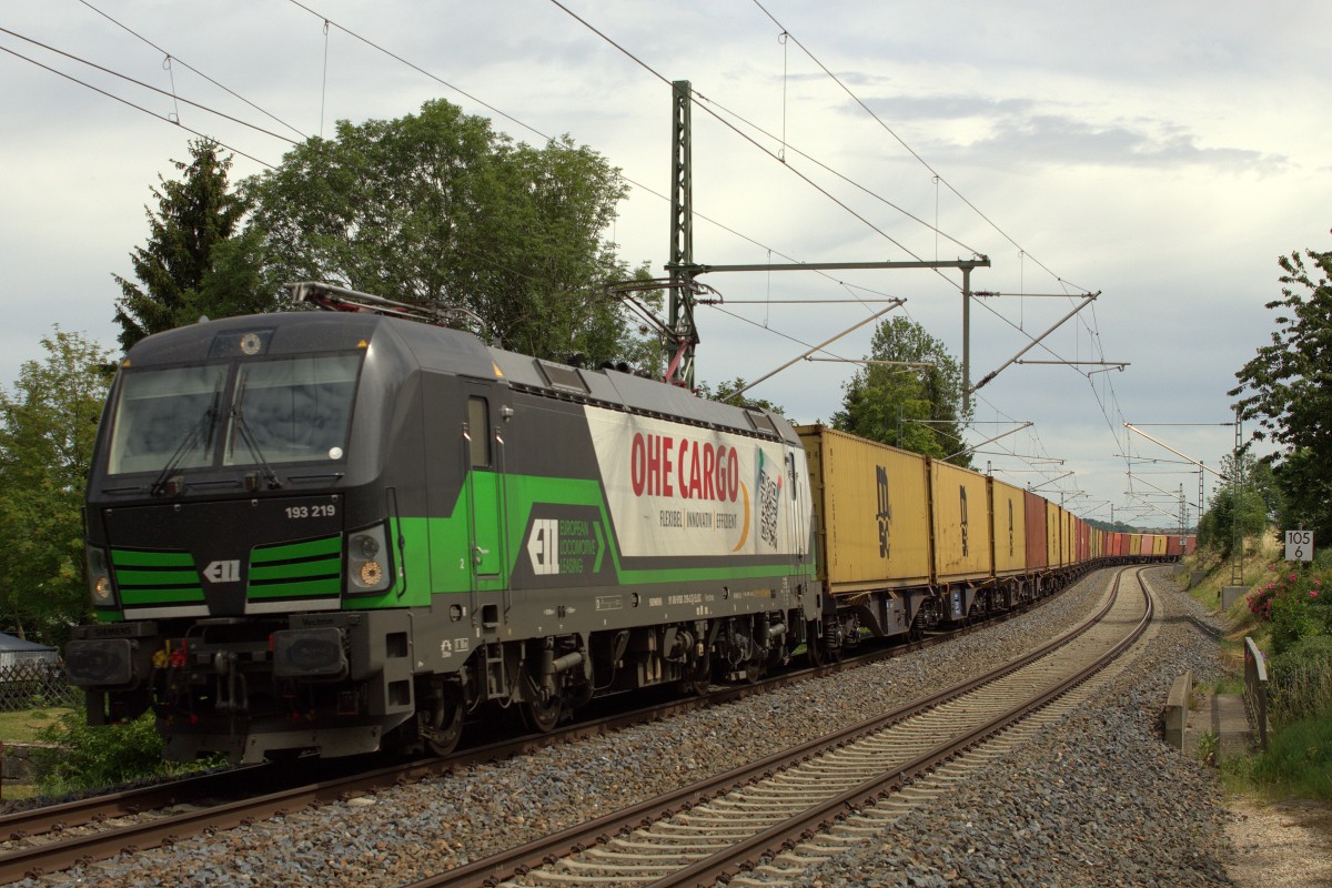 OHE Vectron 193 219 mit Containerzug auf dem Weg nach Wiesau als Zusatzleistung. Aufgenommen am 11.07.2015 in Ruppertsgrün.