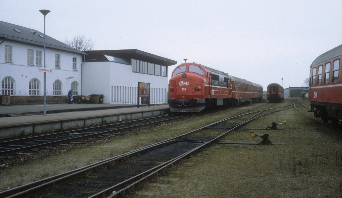 OHJ (Odsherreds Jernbane) Mx 101 Bahnhof Nykøbing Sjælland am 7. November 1987.