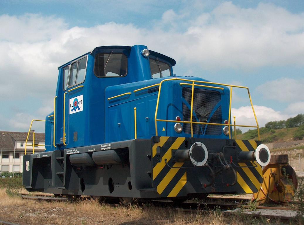 O&K MC 14N der Firma Luxport steht 10.07.2005 im Hafen von Mertert