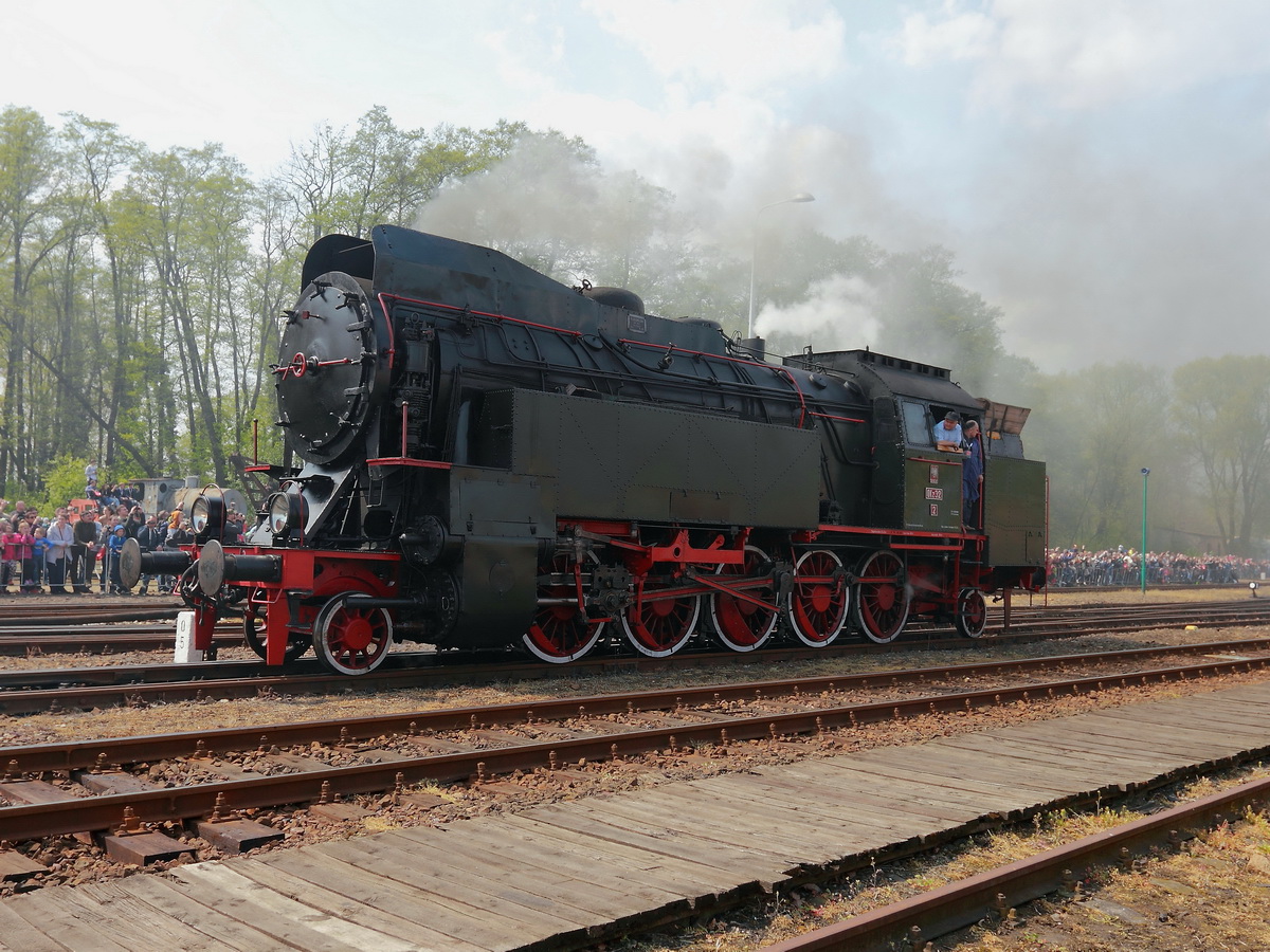 OKz32-2 auf der Strecke bei der Dampflokparade in Wolsztyn am 30. April 2016.