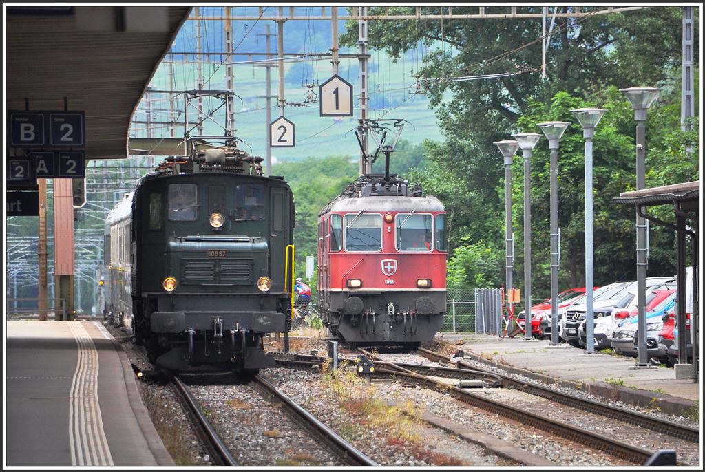 Oldtimer in Landquart. Ae 4/7 mit Salonextrazug aks Anschluss zur RhB. (18.06.2015)