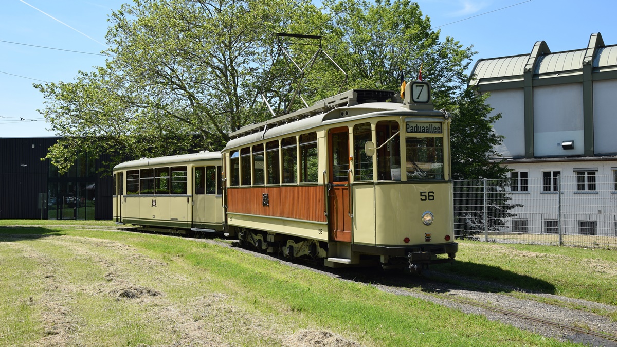 Oldtimer Tram Nr. 56 und einen historischen Beiwagen Nr. 135 fahren über die Wendeschleife der alten Messe - Die Aufnahme wurde am 01.06.2019 entstanden.