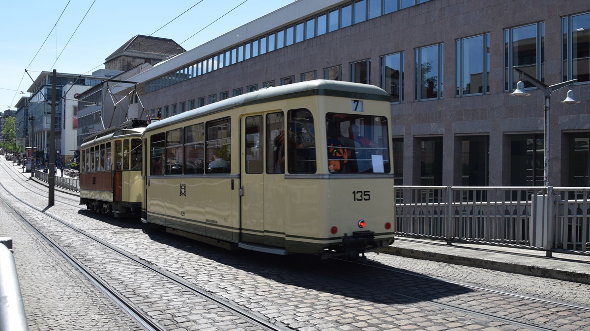 Oldtimer Tram Nr. 56 und seinen historischen Beiwagen Nr. 135. Die Aufnahme wurde am 01.06.2019 entstanden.