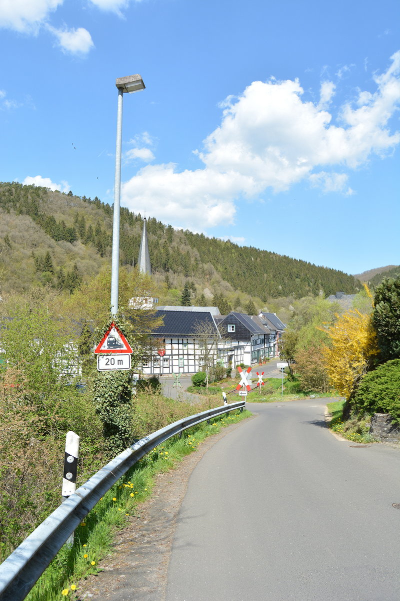 Olef hat neben der besonderen Bahnstrecke auch einen sehr schönen Stadtkern mit sehr vielen Fachwerkhäusern zu bieten. Einen Besuch ist die Oleftalbahn auf jeden Fall Wert.

Olef 07.05.2016