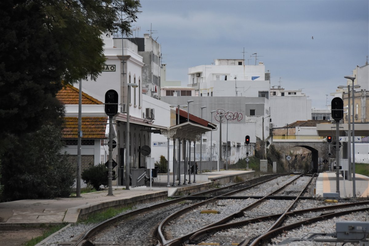 OLHÃO (Distrikt Faro), 28.01.2019, Blick von Osten auf den Bahnhof