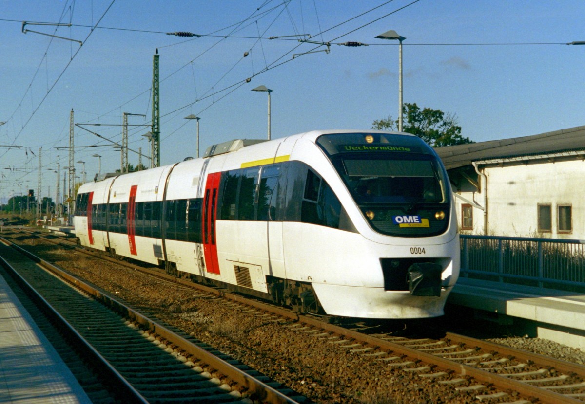 OME VT 0004 als OLA 81016 (Ducherow–Btzow) am 04.10.2005 in Ducherow; wegen Bauarbeiten auf der Strecke Jatznick–Ueckermnde begann der Zug abweichend in Ducherow anstatt Ueckermnde.