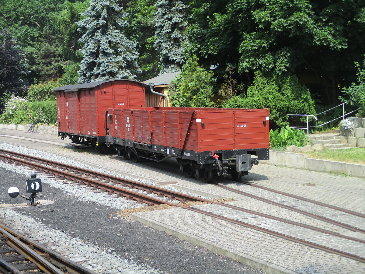 OOw 97-44-08 auf dem Ladegleis in Göhren am 25.Juni 2021.