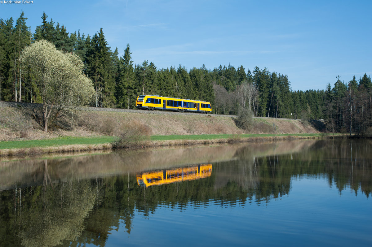 OPB 79716 von Regensburg Hbf nach Marktredwitz bei Oberteich, 01.04.2017