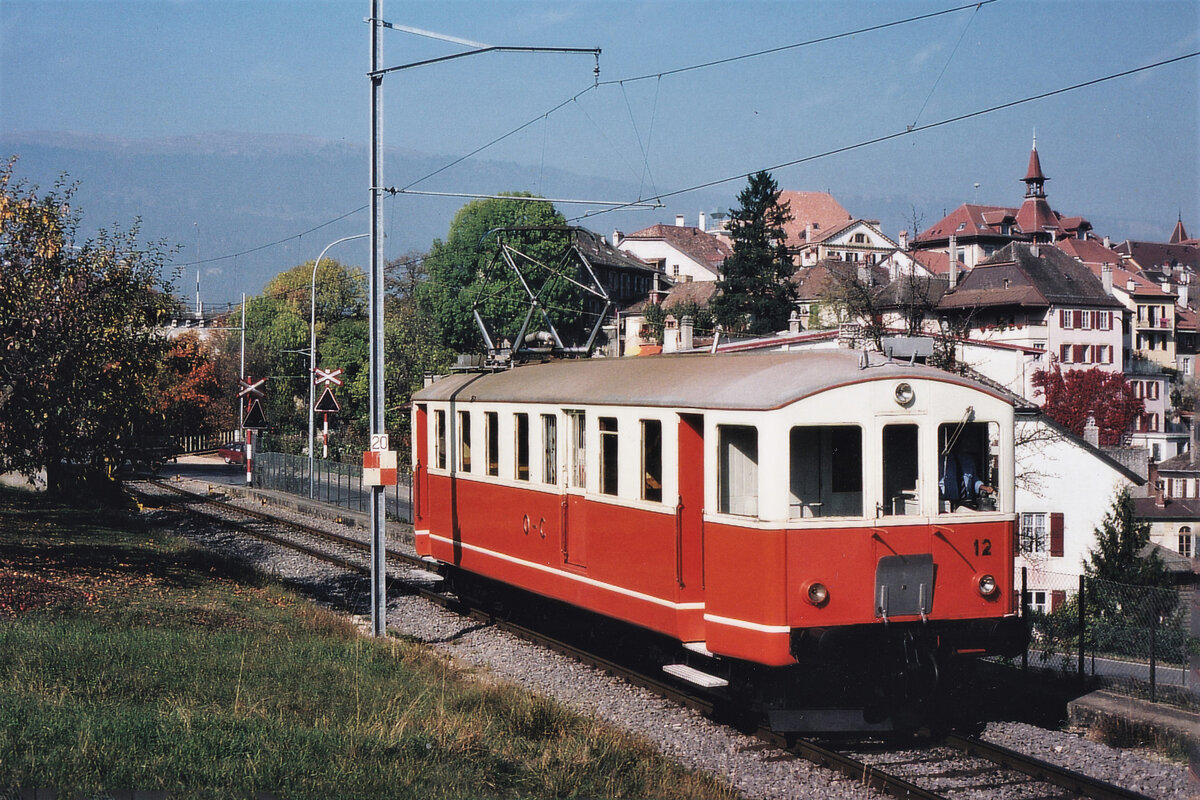 Orbe-Chavornay Bahn (OC).
Regionalzug mit dem BDe 4/4 12 bei Orbe im Jahre 1979.
Foto: Walter Ruetsch
