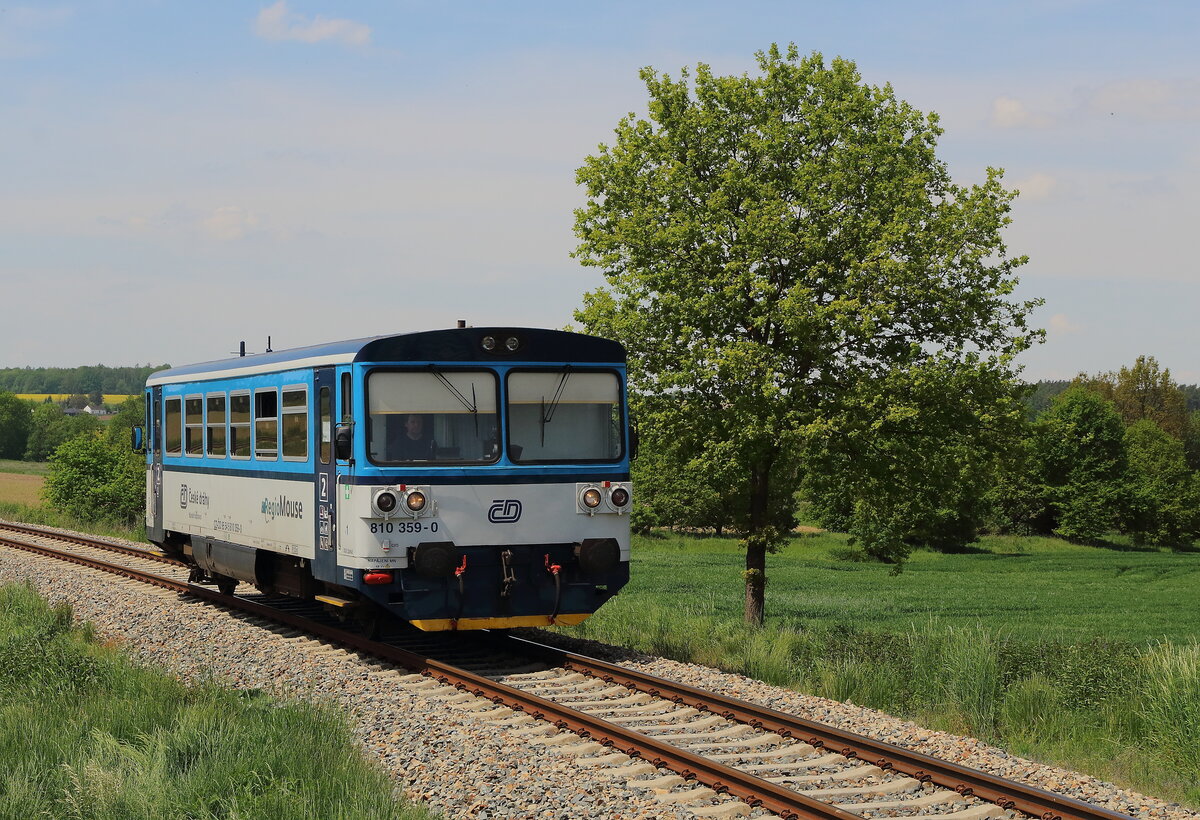 OS 17405 von Probezovice gen Stankov nahe Krenovy mit Triebwagen 810 359 