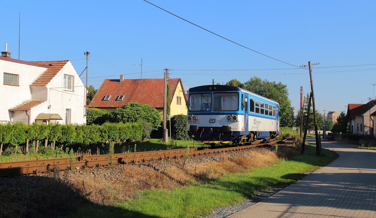 OS 20311 in der Ortslage Velvary auf dem Weg nach Kralupy mit der 809 345. Aufgenommen am 10.8.2023