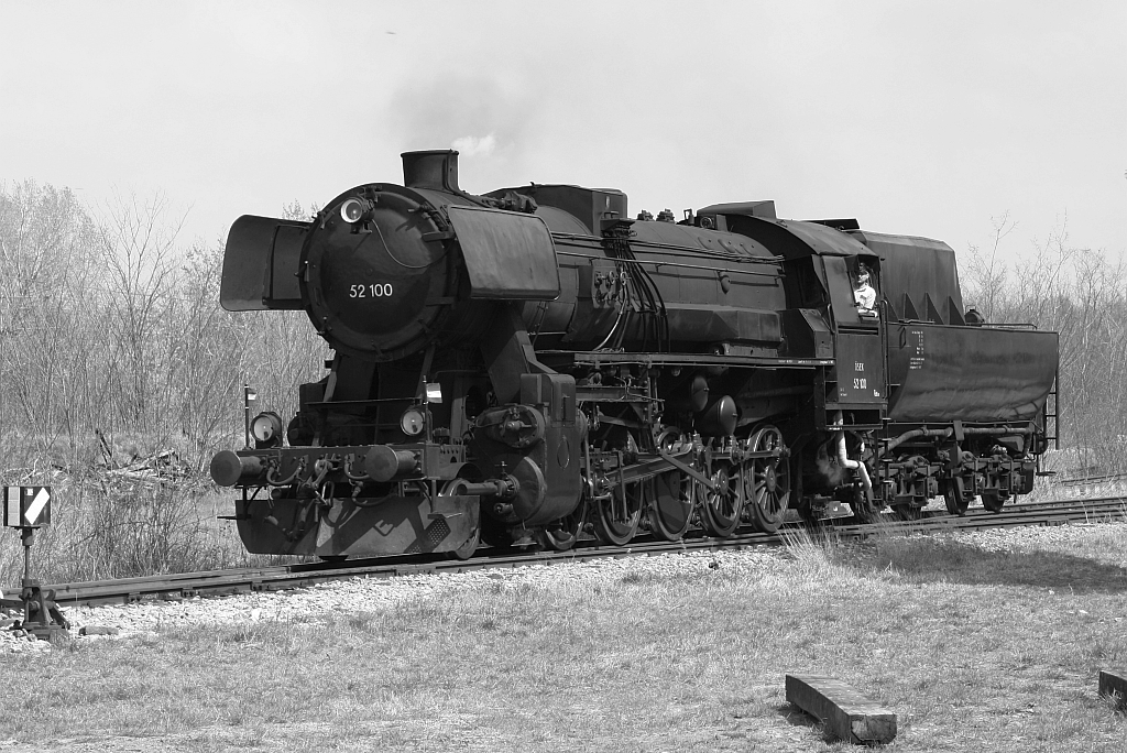 OSEK 52.100 (93 81 0052 100-5) am 07.April 2019 im Gelände des Heizhauses Strasshof.