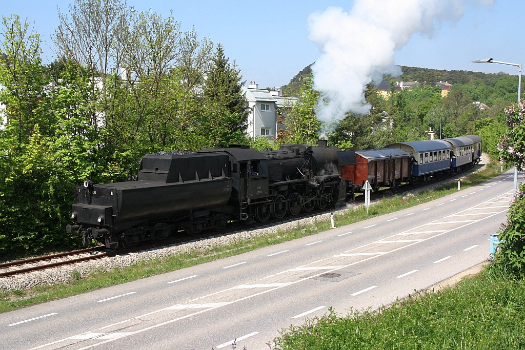 OSEK 52.100 (93 81 0052 100-5) am 01.Mai 2019 mit dem SEZ 14720 (Waldmühle - Wien Meidling) beim Strecken-Km. 2,6 der Kaltenleutgebenerbahn.