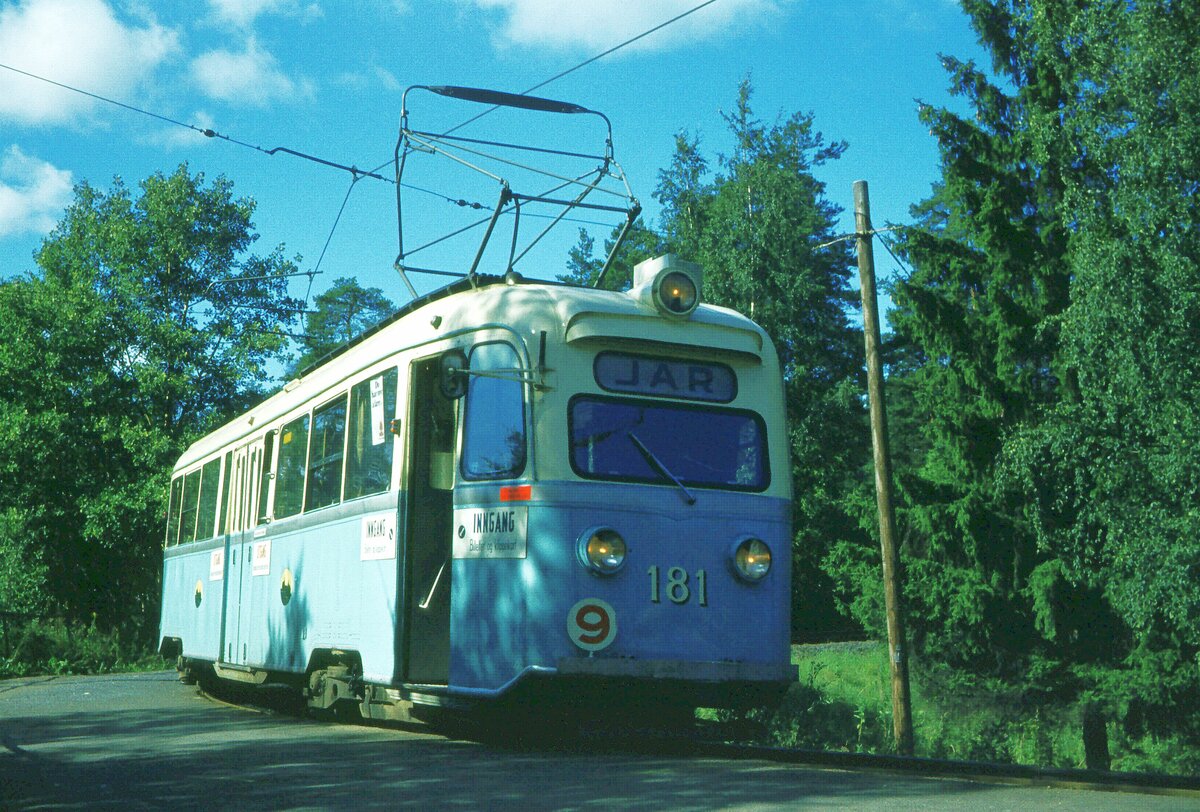 Oslo 22-08-1979_von Ekebergbahn geleaster Tw 191 auf der Kolsåsbahn in der Schleife  Jar. 