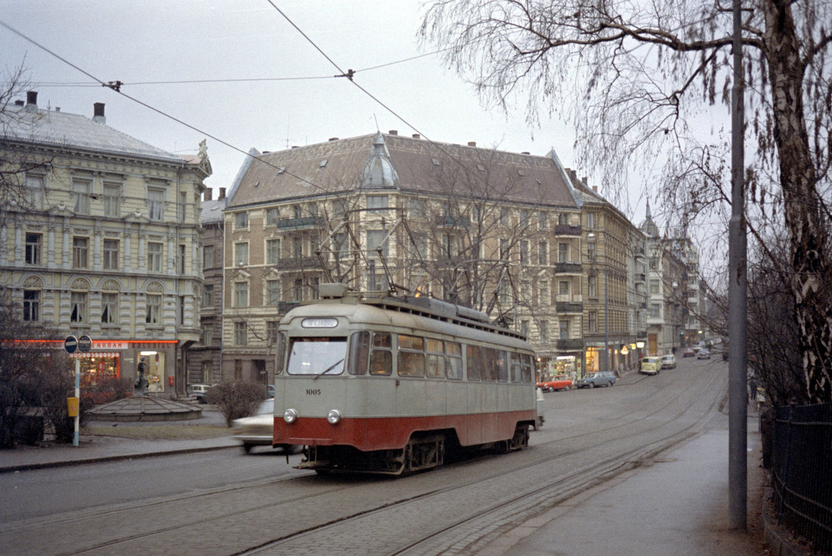 Oslo Ekebergbanen SL 16 (Tw 1005) Drammensveien am 22. Januar 1971. - Scan eines Farbnegativs. Film: Kodak Kodacolor X.