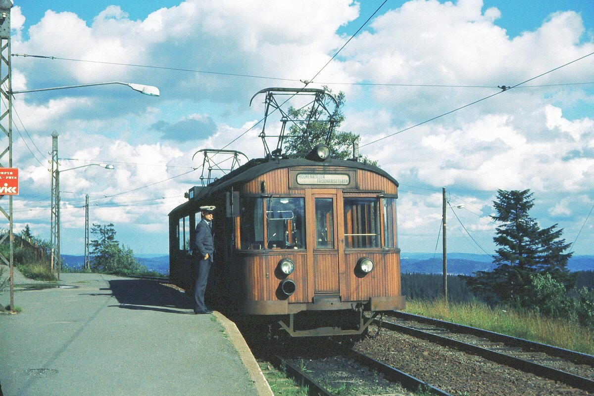 Oslo Holmenkollbanen am Holmenkollen 22-08-1979 