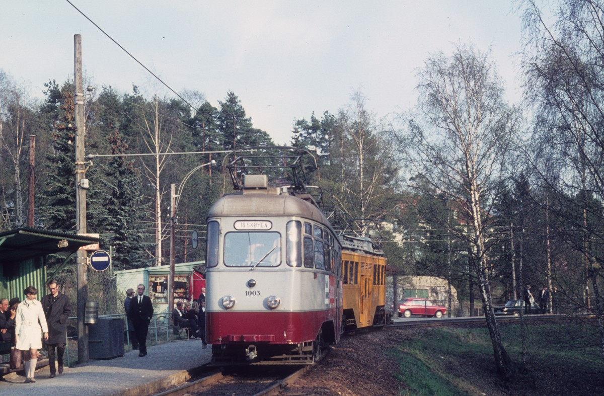 Oslo Oslo Sporveier Ekebergbanen SL 16 (Tw 1003) in der Wendeschleife an der Endstation in Ljabru.