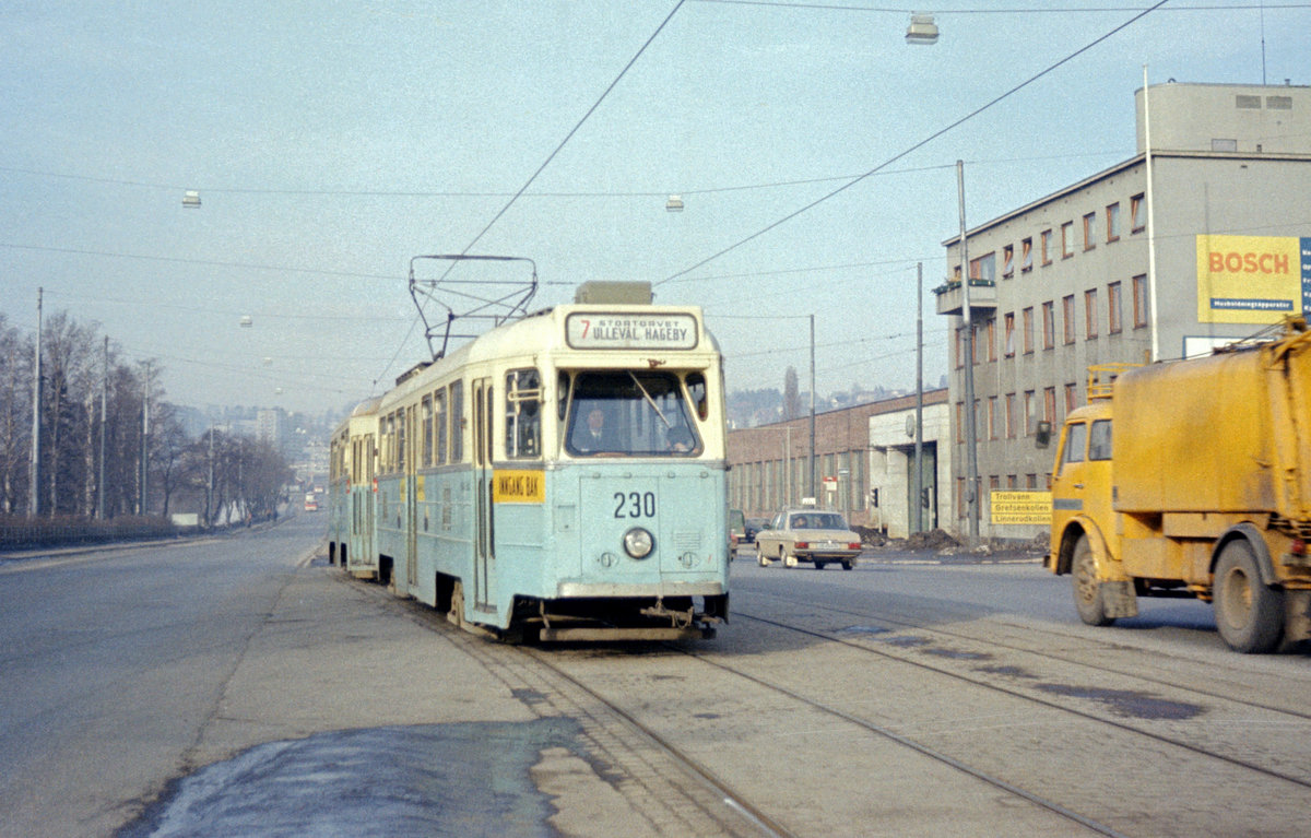 Oslo Oslo Sporveier (OS) SL 7 (Høka/Hägglund-SM53 230) am 28. Februar 1975. - Scan eines Farbnegativs. Film: Kodak Kodacolor X. Kamera: Kodak Retina Automatic II.
