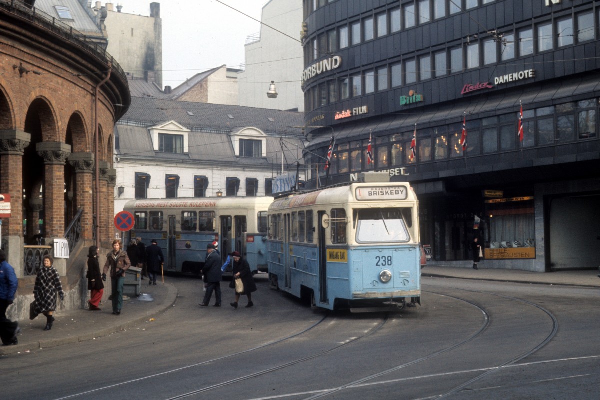 Oslo Oslo Sporveier SL 1 (Høka-Tw 238) Kirkeristen am 1. März 1975.