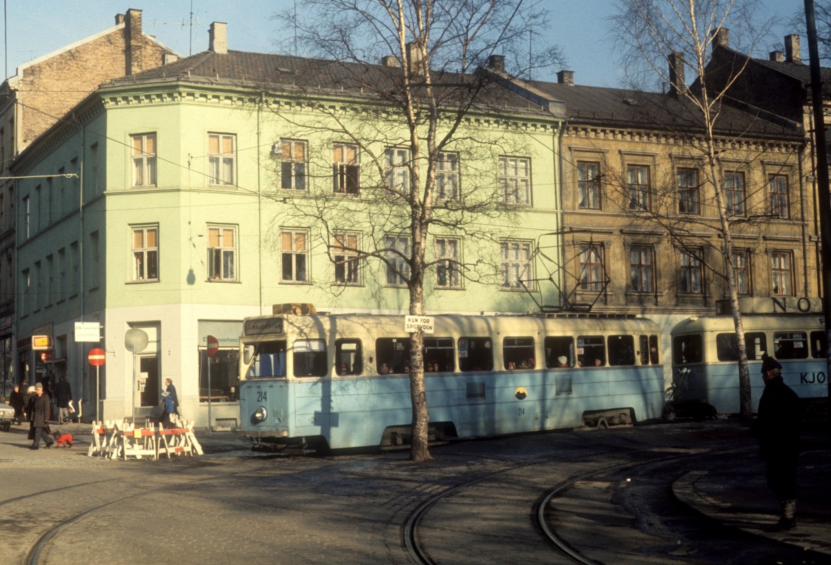 Oslo Oslo Sporveier SL 11 (HØKA-Tw 214) Birkelunden / Thorvald Meyers Gate am 1. März 1975.